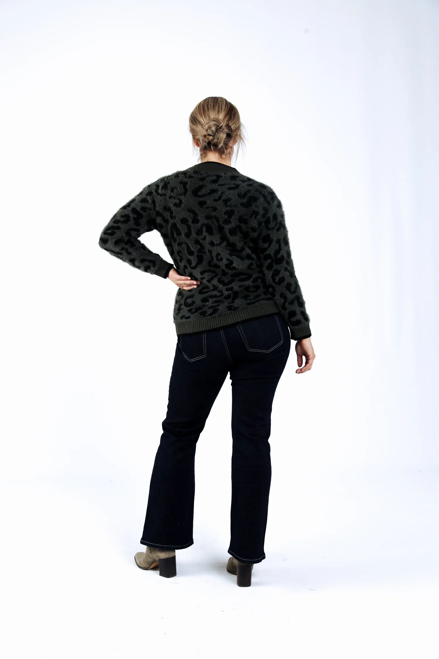 Pull poilu motif léopard