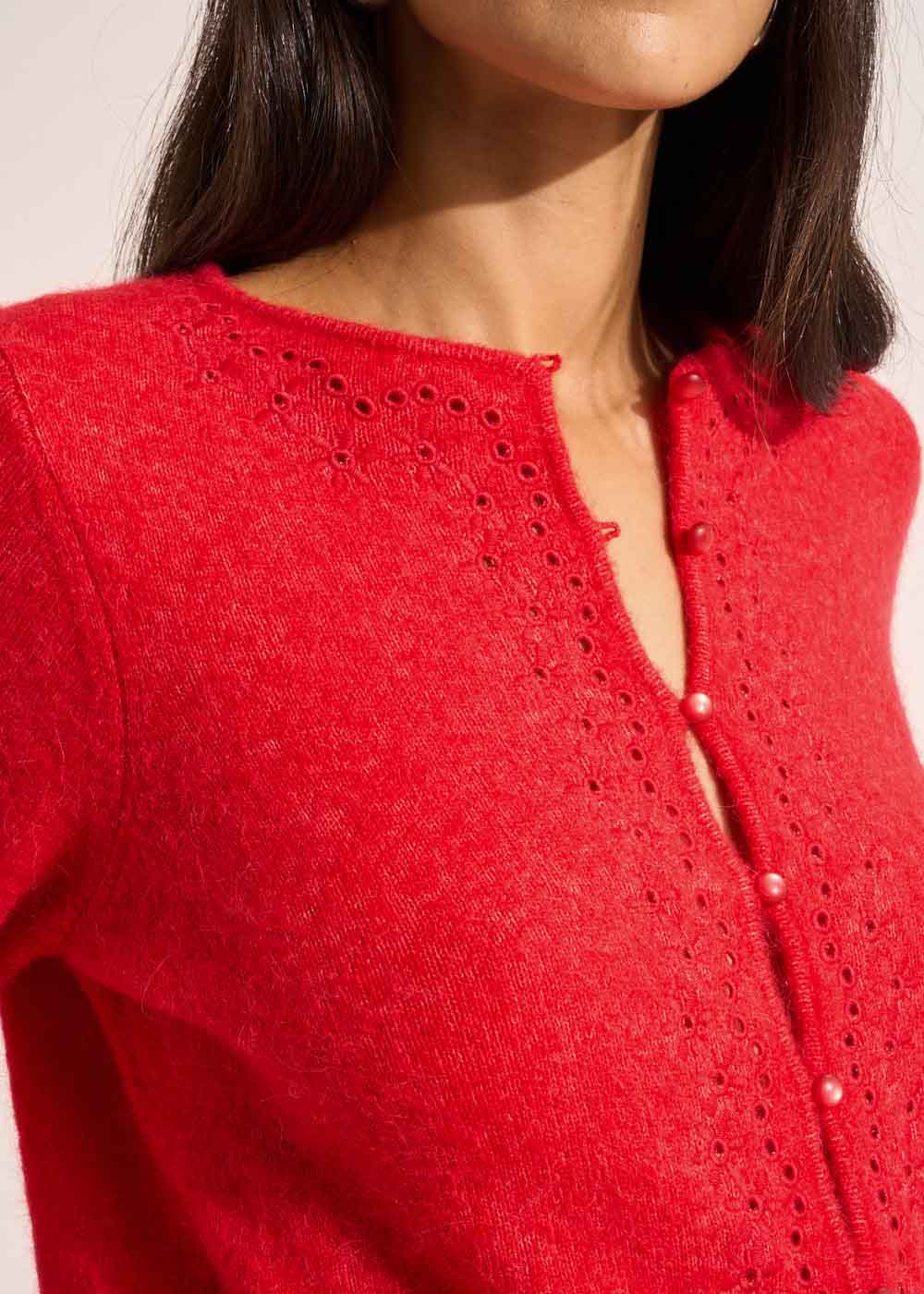Gilet avec des boutons ronds et des manches longues