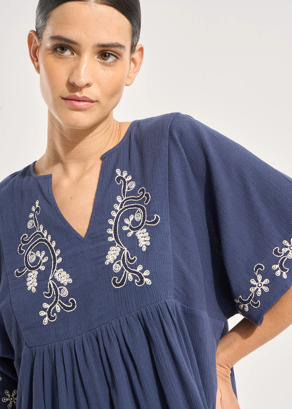 Robe courte brodée