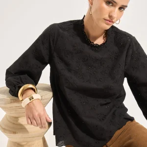 Blouse brodée col montant