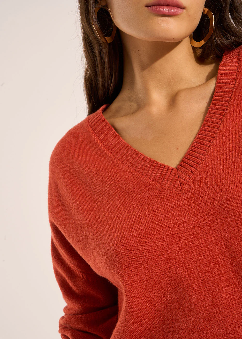 Pull carré col V – Image 2