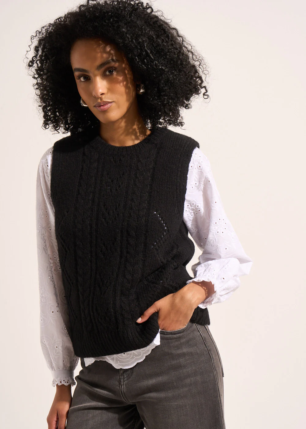 Pull sans manches à col rond et jeu de points