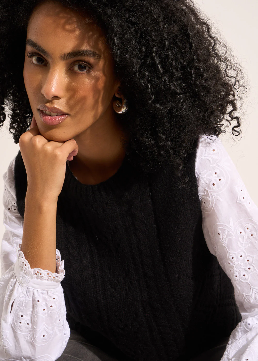 Pull sans manches à col rond et jeu de points – Image 2
