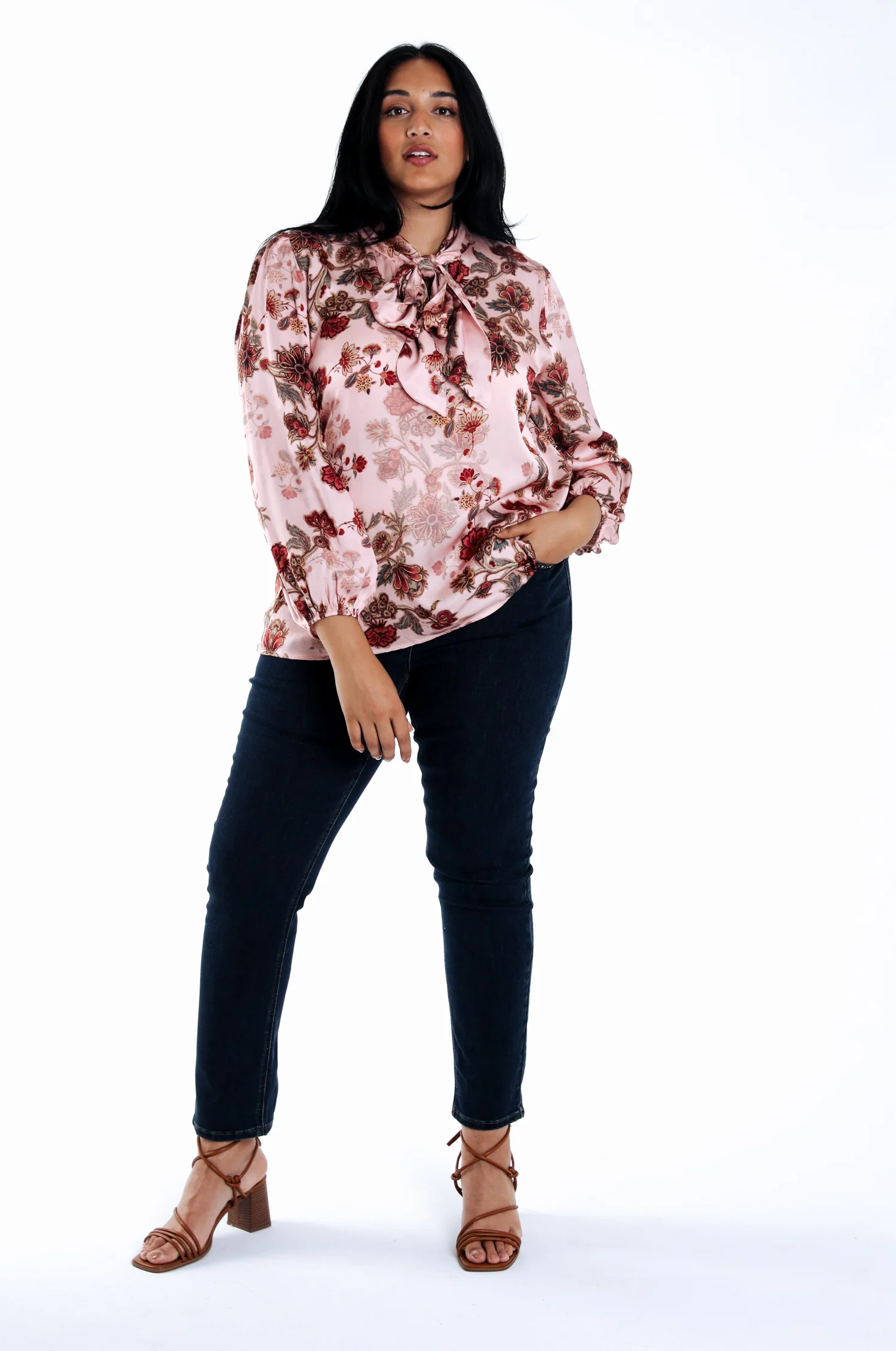 Chemise en viscose avec lavalière imprimé fleurs – Image 6