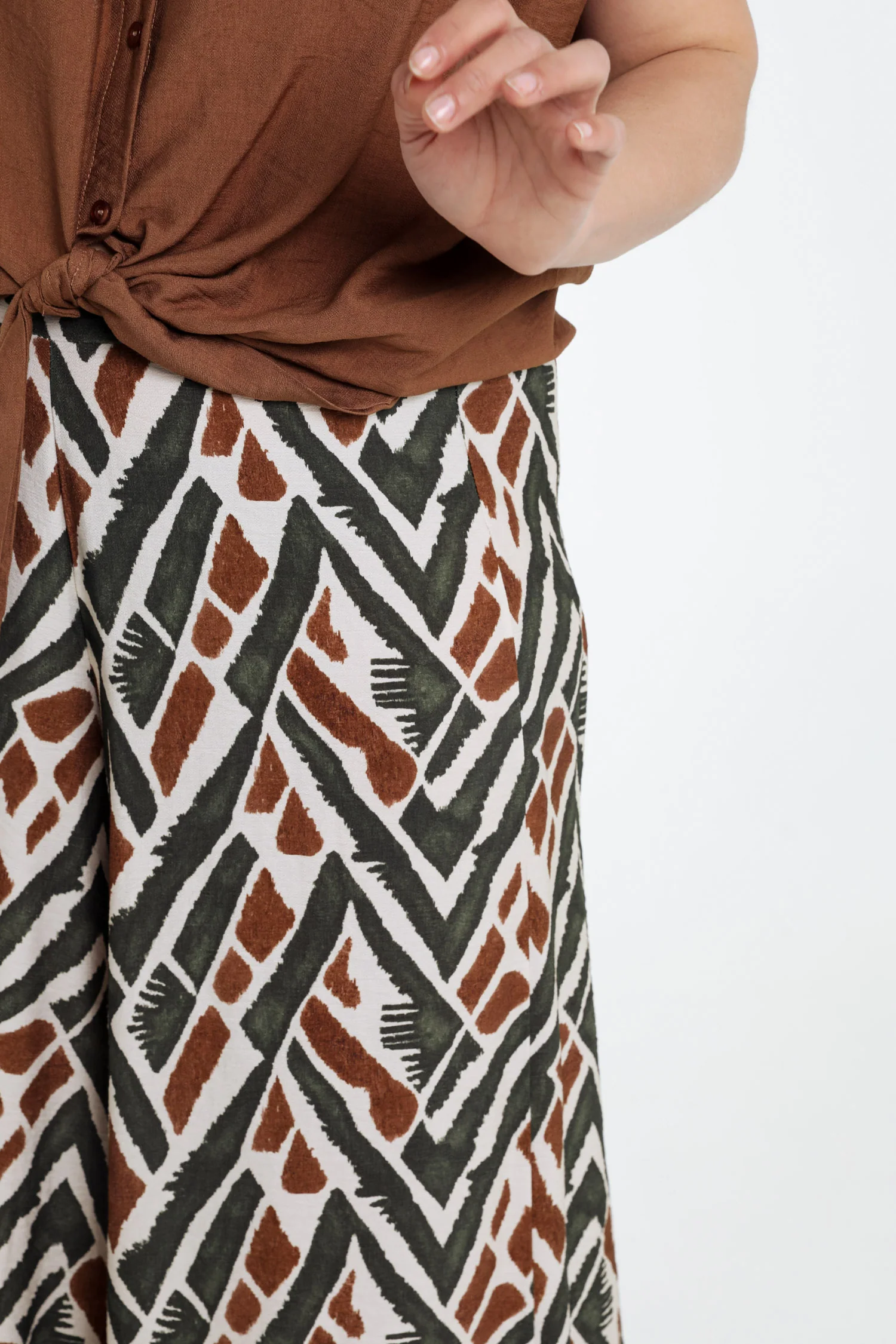 Pantalon large en viscose imprimé ethnique – Image 5