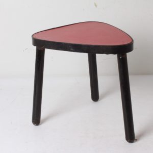 Petite table d’appoint tripode en métal